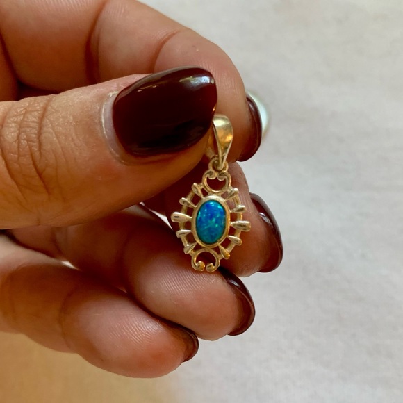 Blue fire opal sterling silver pendant - Picture 1 of 4